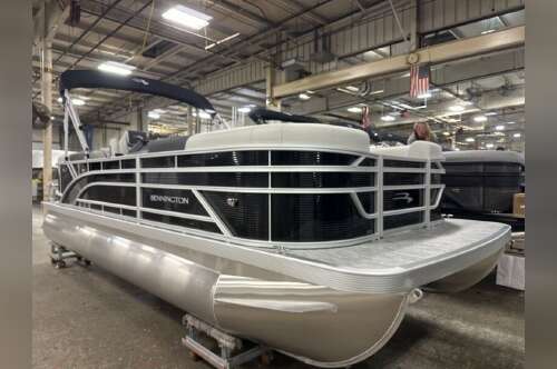 2027 Bennington S-One Quad Bench 22 S1SR Pontoon in red wing MN