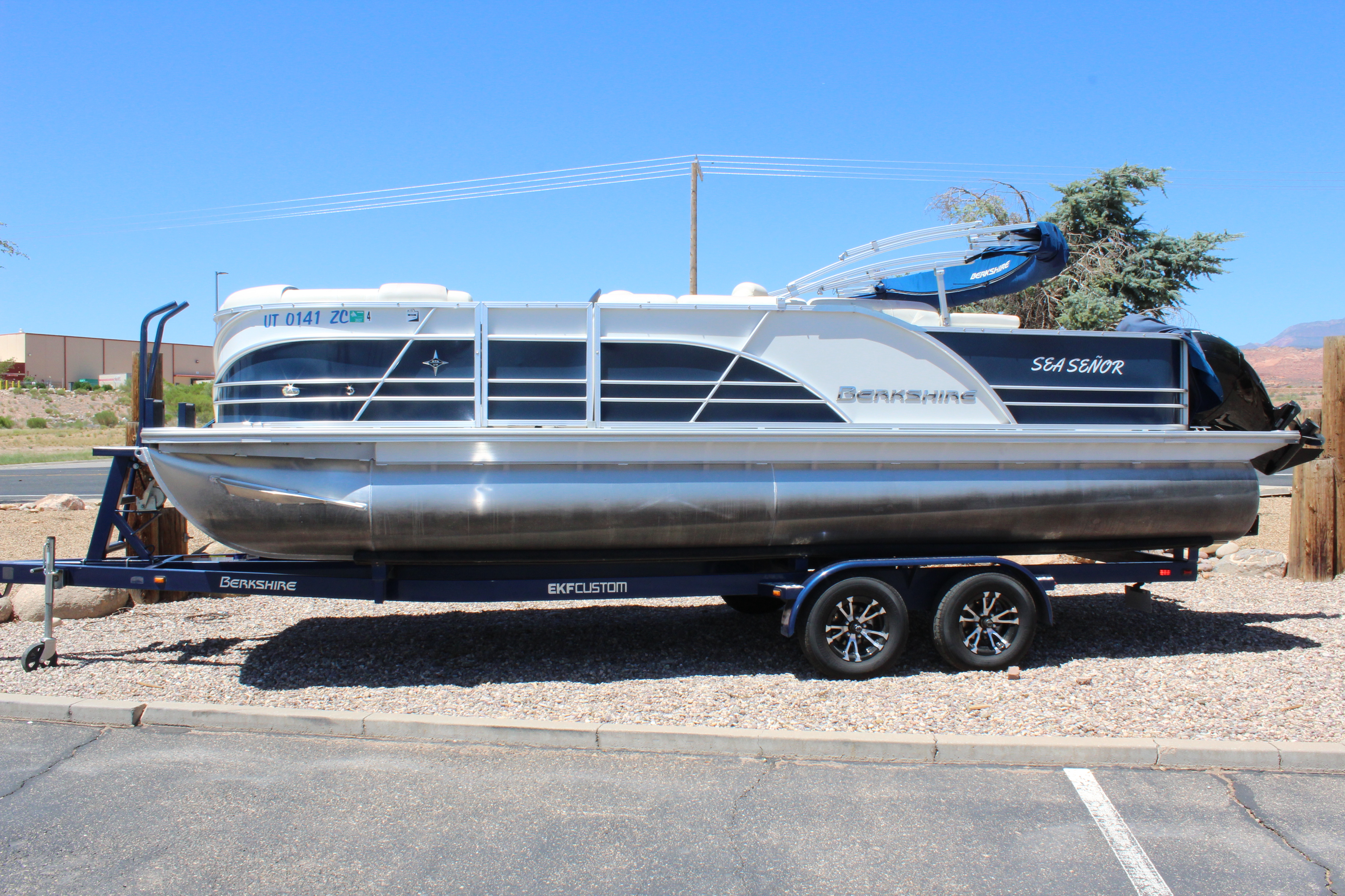 2020 Berkshire 25 STS RearFish Tritoon 190CL in hurricane UT