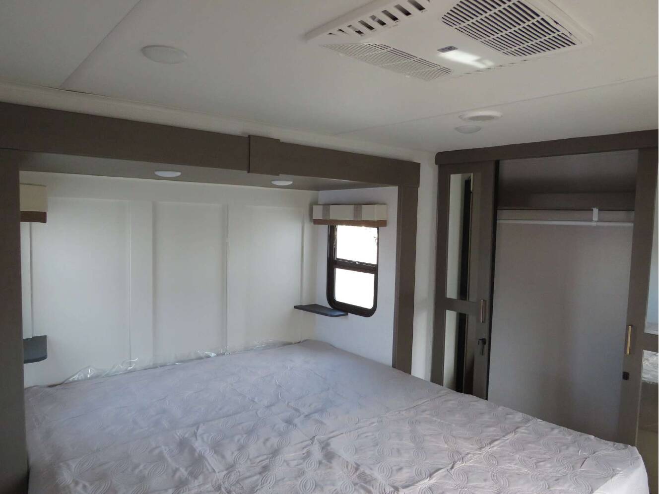 A photo of this 2026 East To West TANDARA 387BH