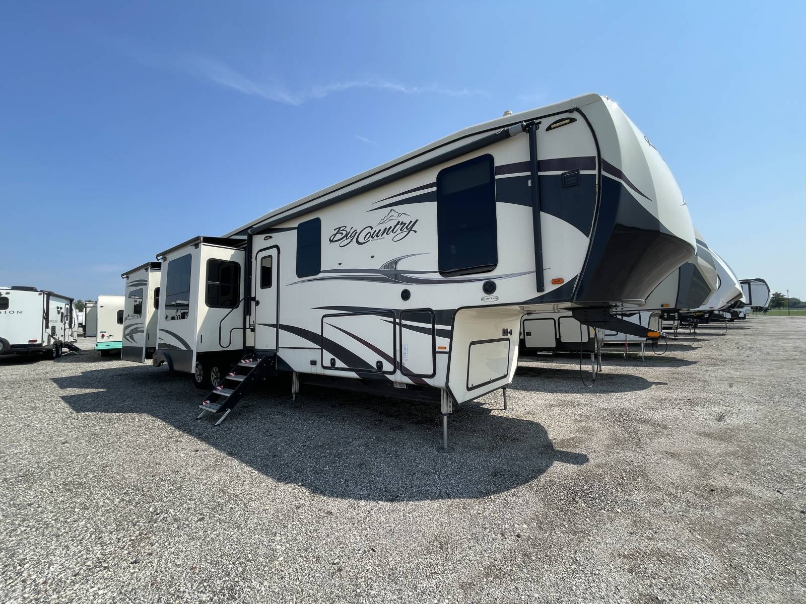 2018 Heartland BIG COUNTRY 4010RD in blue grass IA