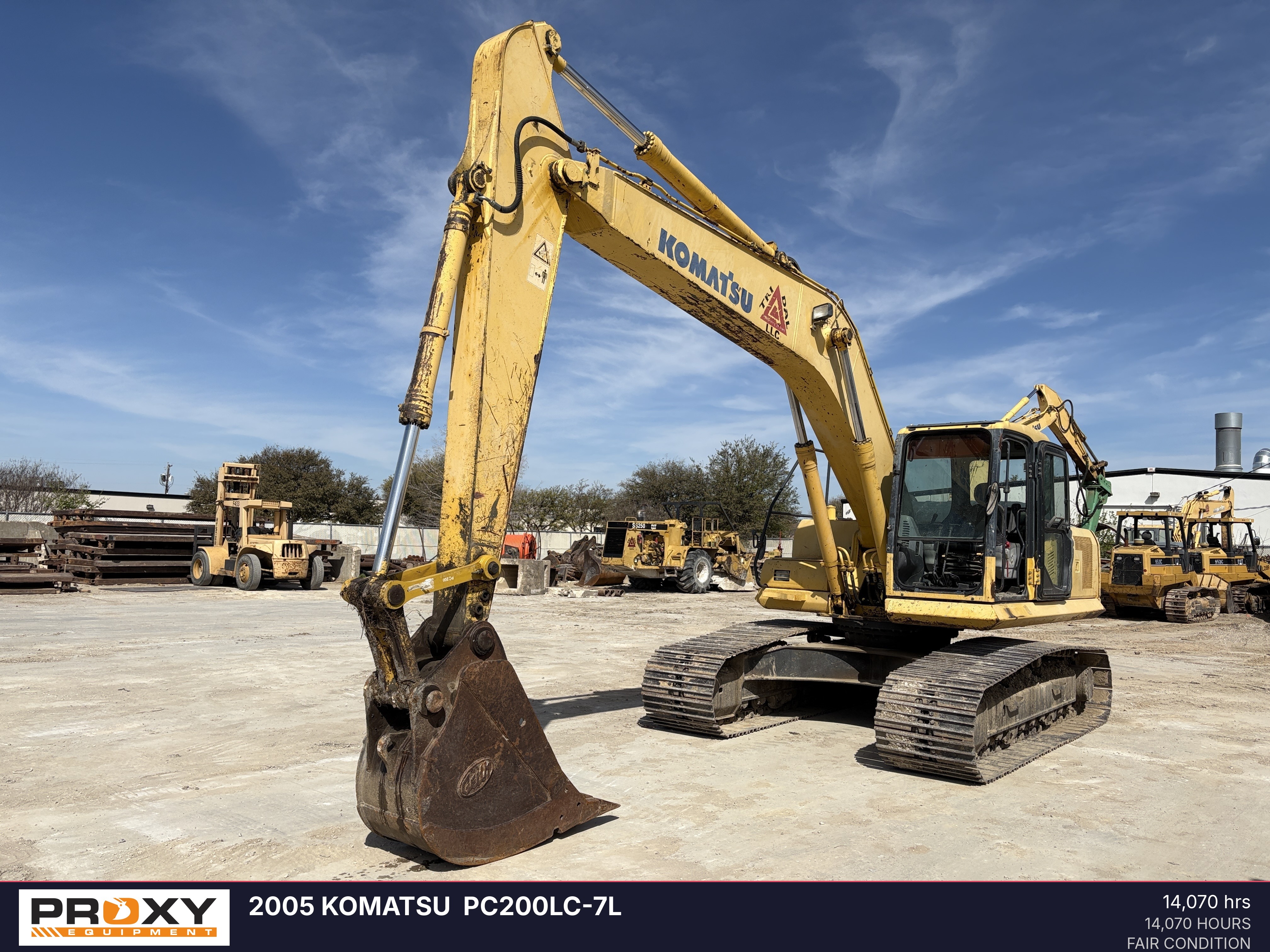 2005 Komatsu PC200LC-7L in Fort Worth, TX