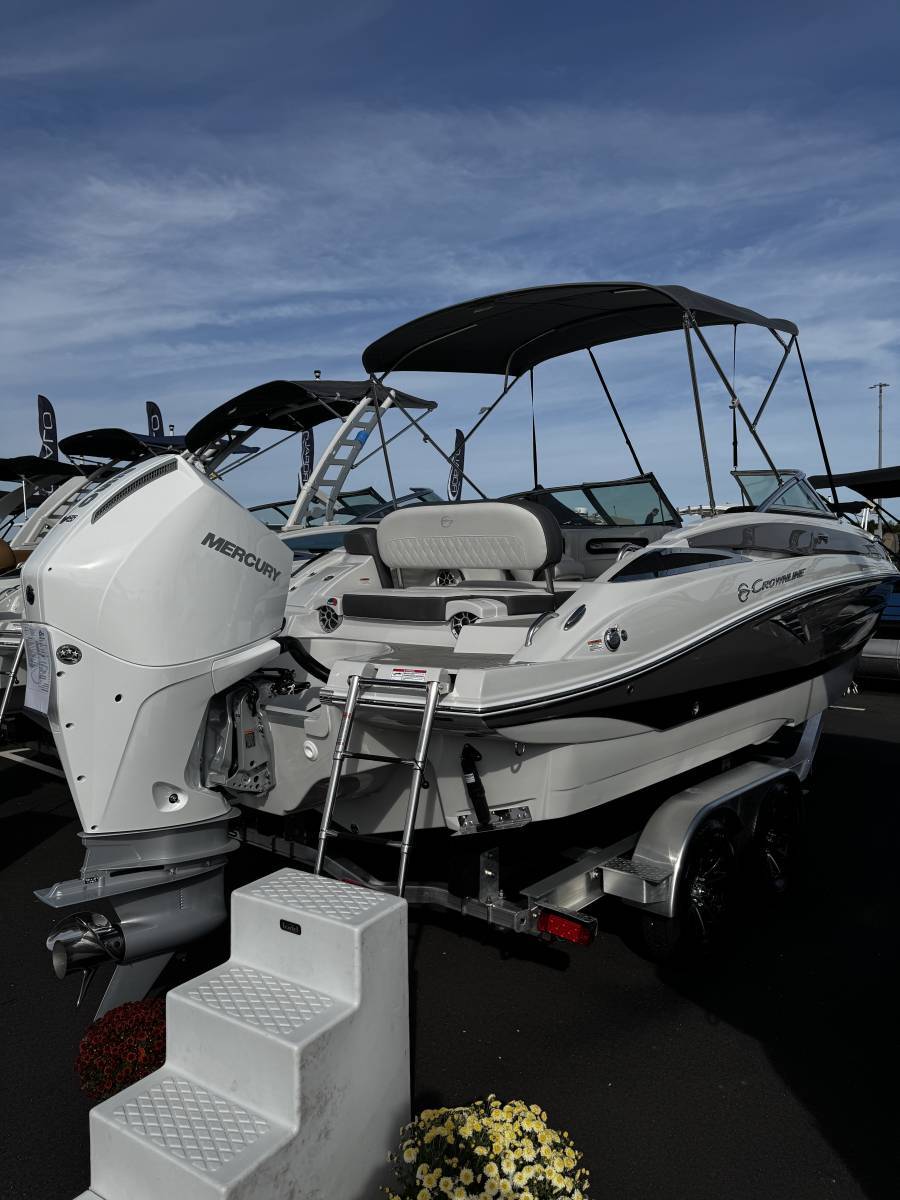 2026 Crownline E240XS NAN in lindenhurst NY