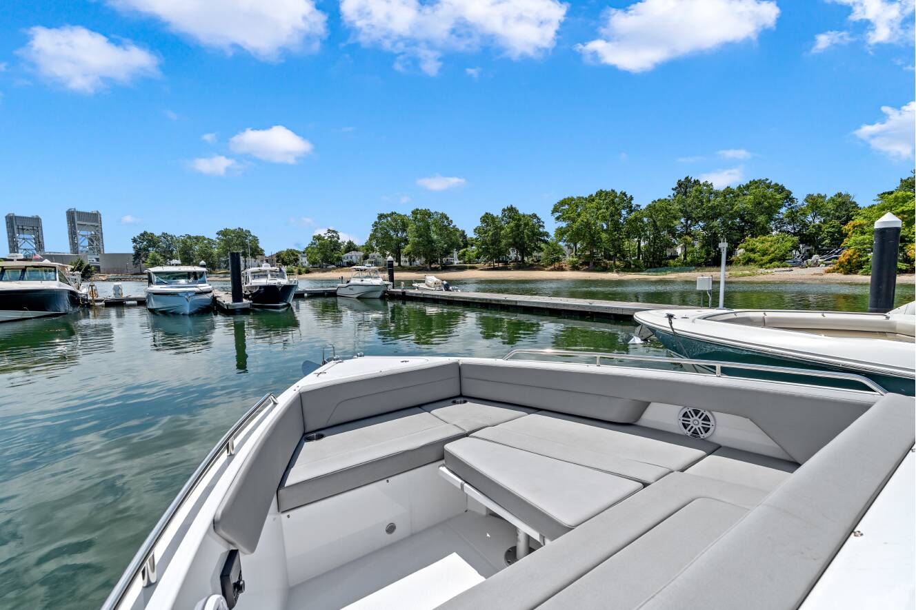 A photo of this 2026 Cruisers Yachts 38 VTR