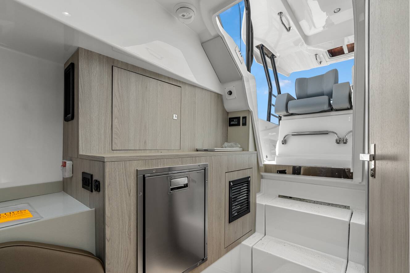 A photo of this 2026 Cruisers Yachts 38 VTR