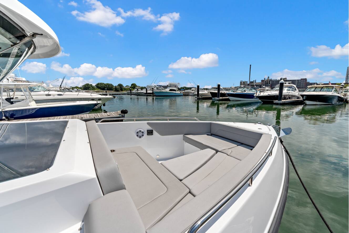 A photo of this 2026 Cruisers Yachts 38 VTR