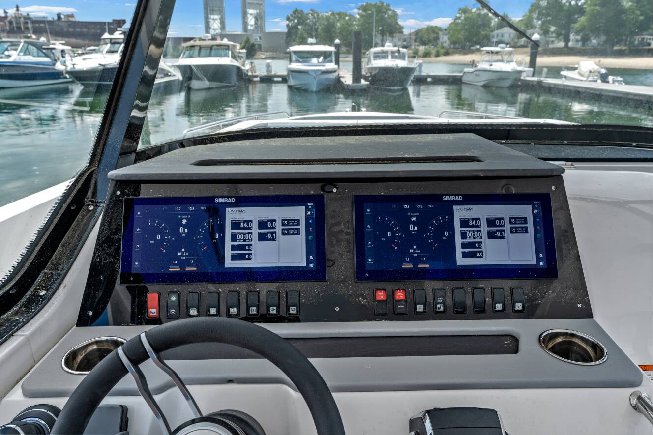 A photo of this 2026 Cruisers Yachts 38 VTR