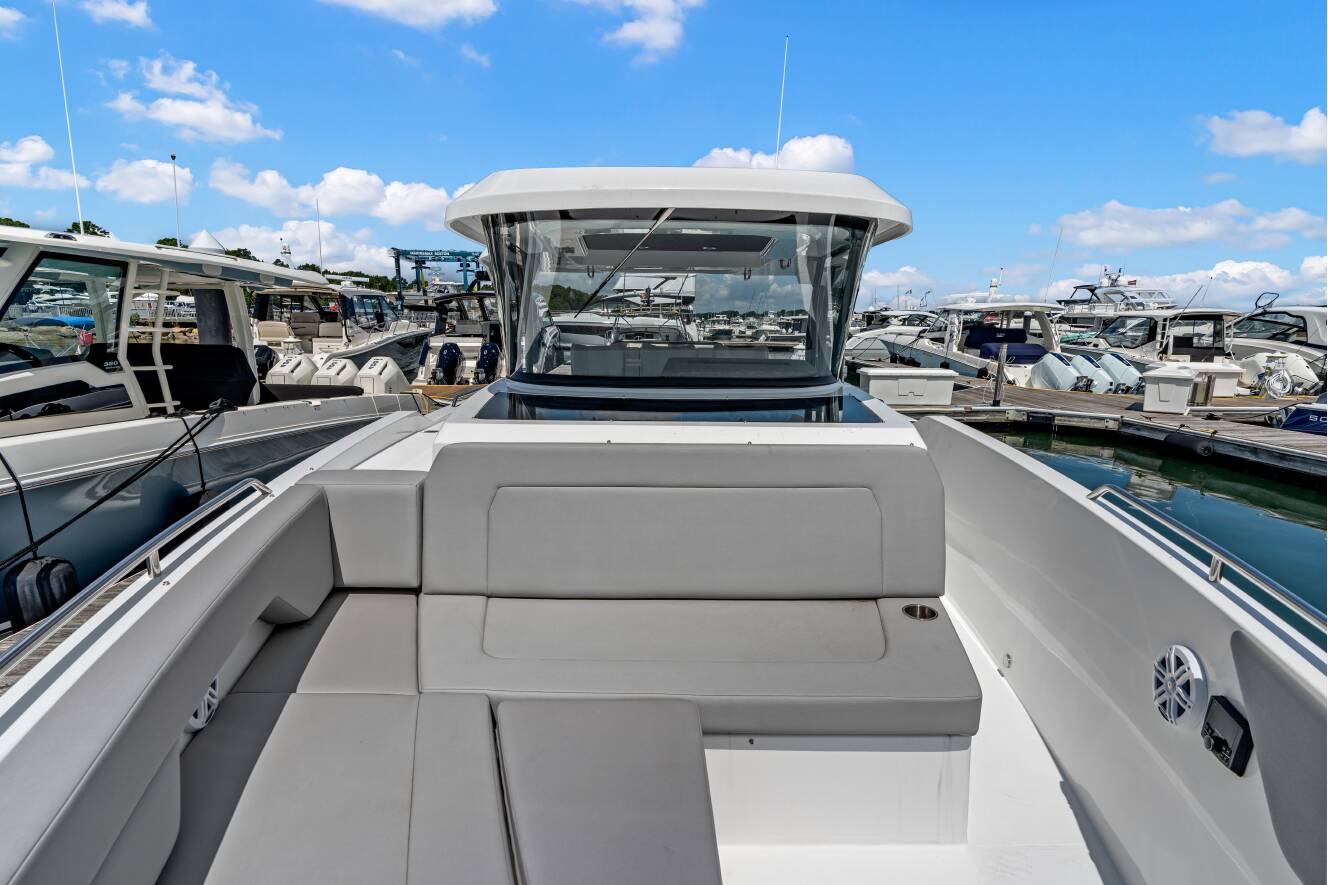 A photo of this 2026 Cruisers Yachts 38 VTR