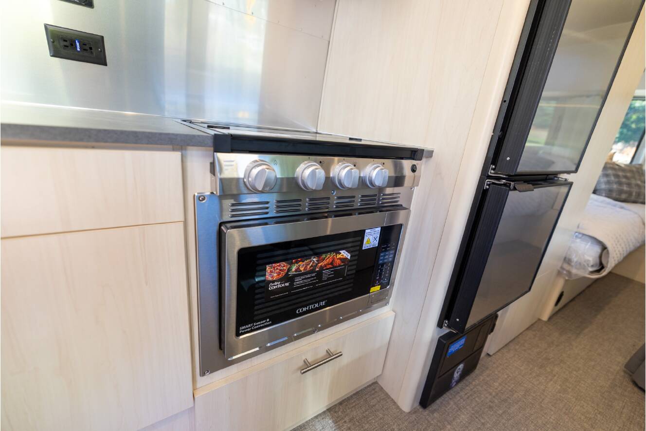 A photo of this 2025 Airstream FLYING CLOUD 23FB TWIN