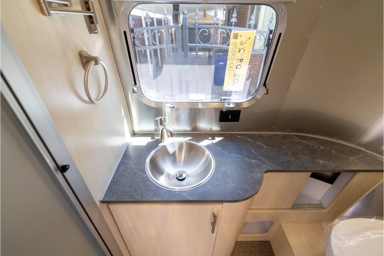 A photo of this 2025 Airstream FLYING CLOUD 23FB TWIN