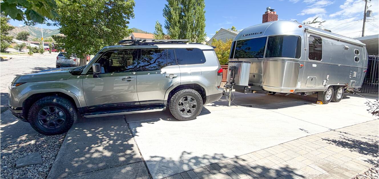 A photo of this 2025 Airstream FLYING CLOUD 23FB TWIN