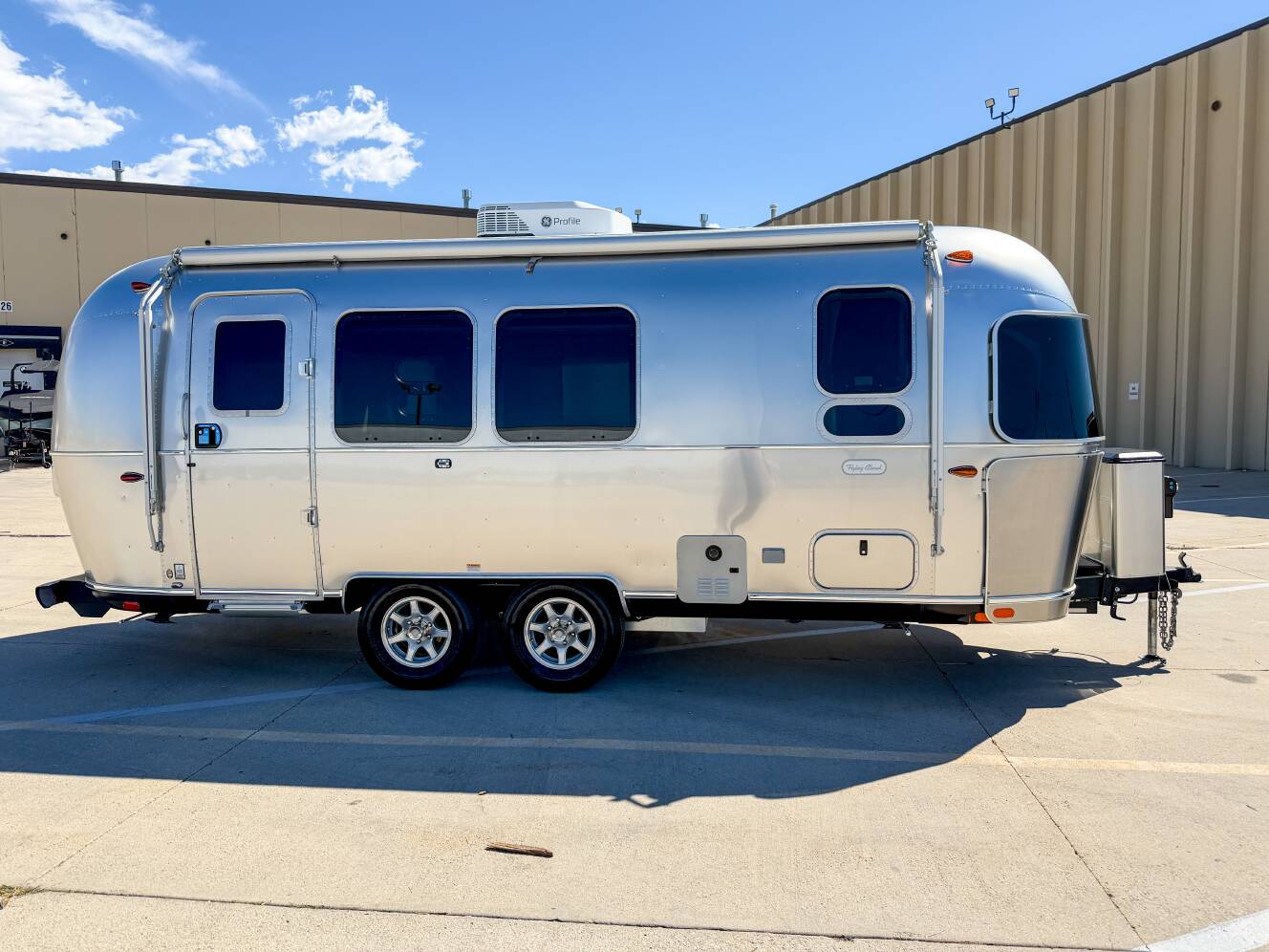 A photo of this 2025 Airstream FLYING CLOUD 23FB TWIN