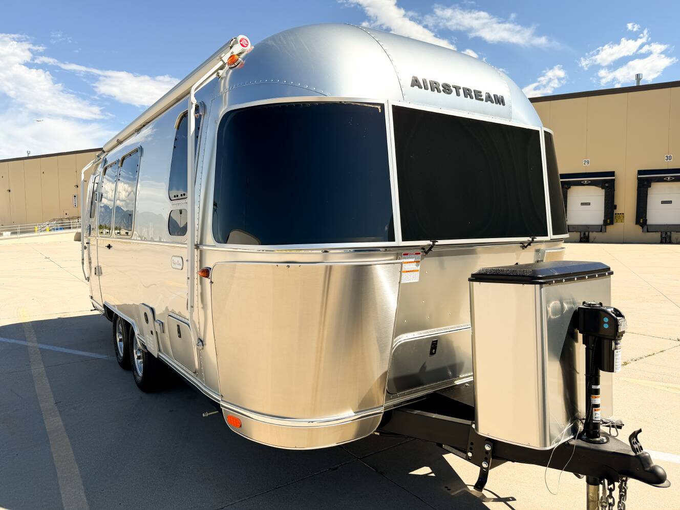 A photo of this 2025 Airstream FLYING CLOUD 23FB TWIN