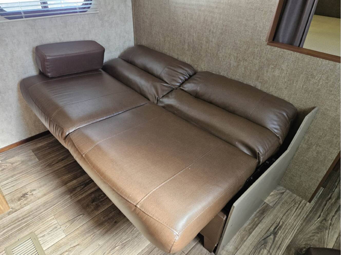 A photo of this 2016 Prime Time Avenger 26BB