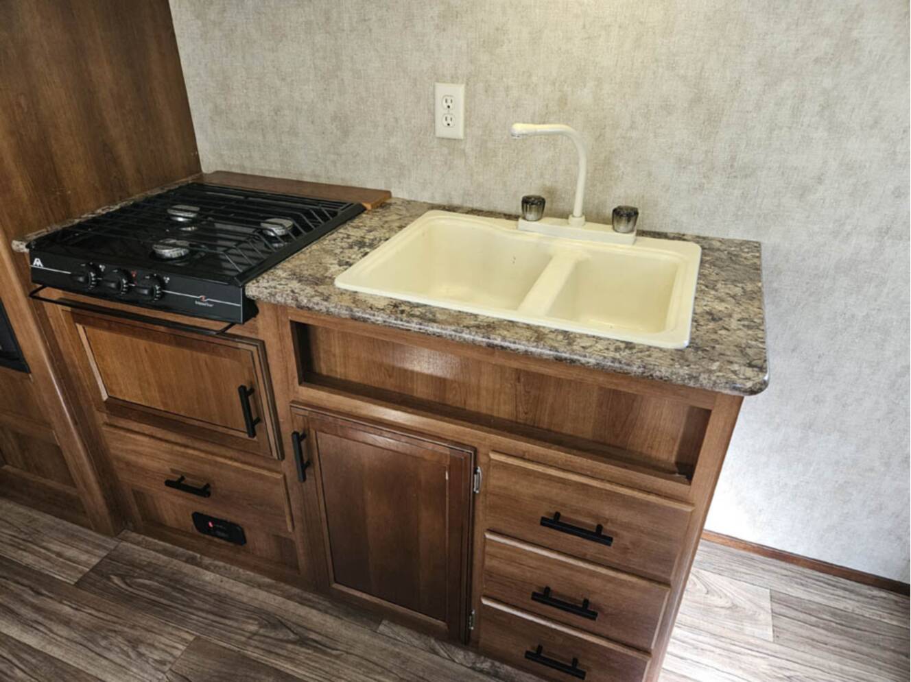 A photo of this 2016 Prime Time Avenger 26BB