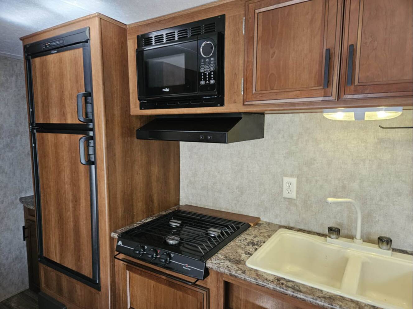 A photo of this 2016 Prime Time Avenger 26BB
