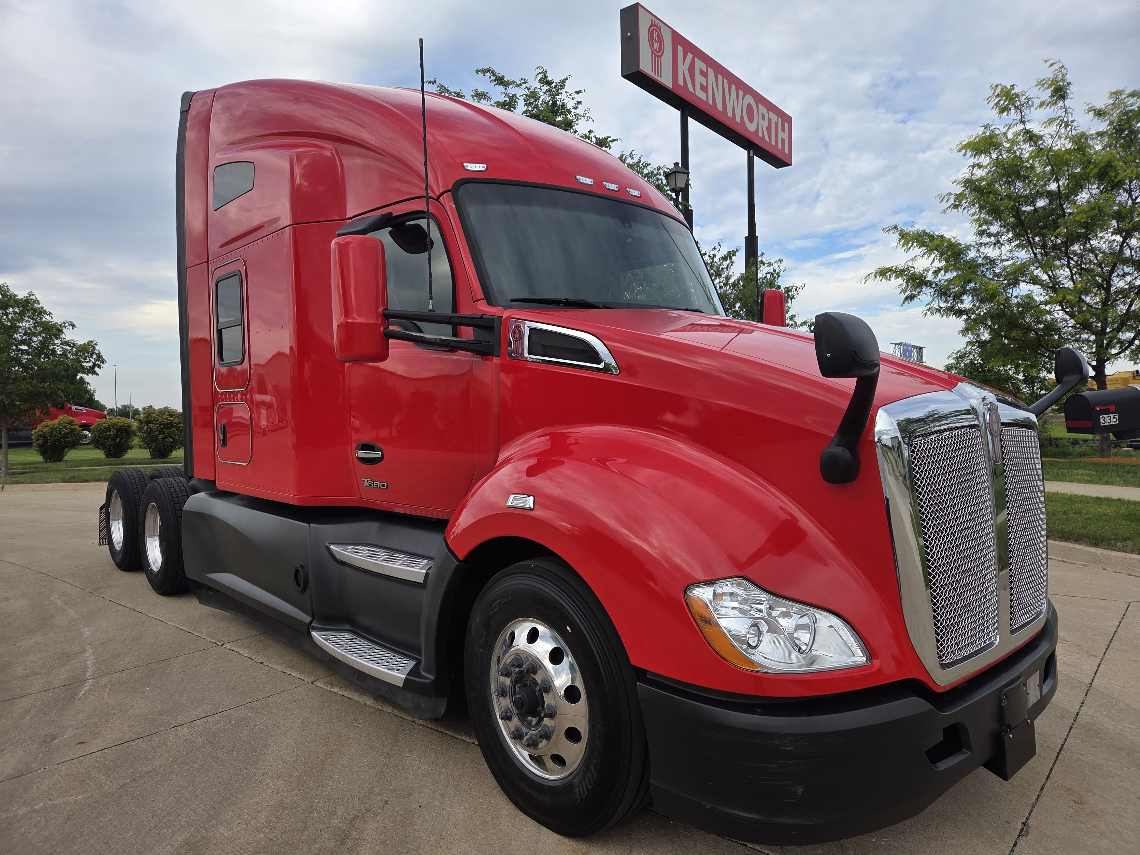 2022 KENWORTH T680 in Cedar Rapids, IA