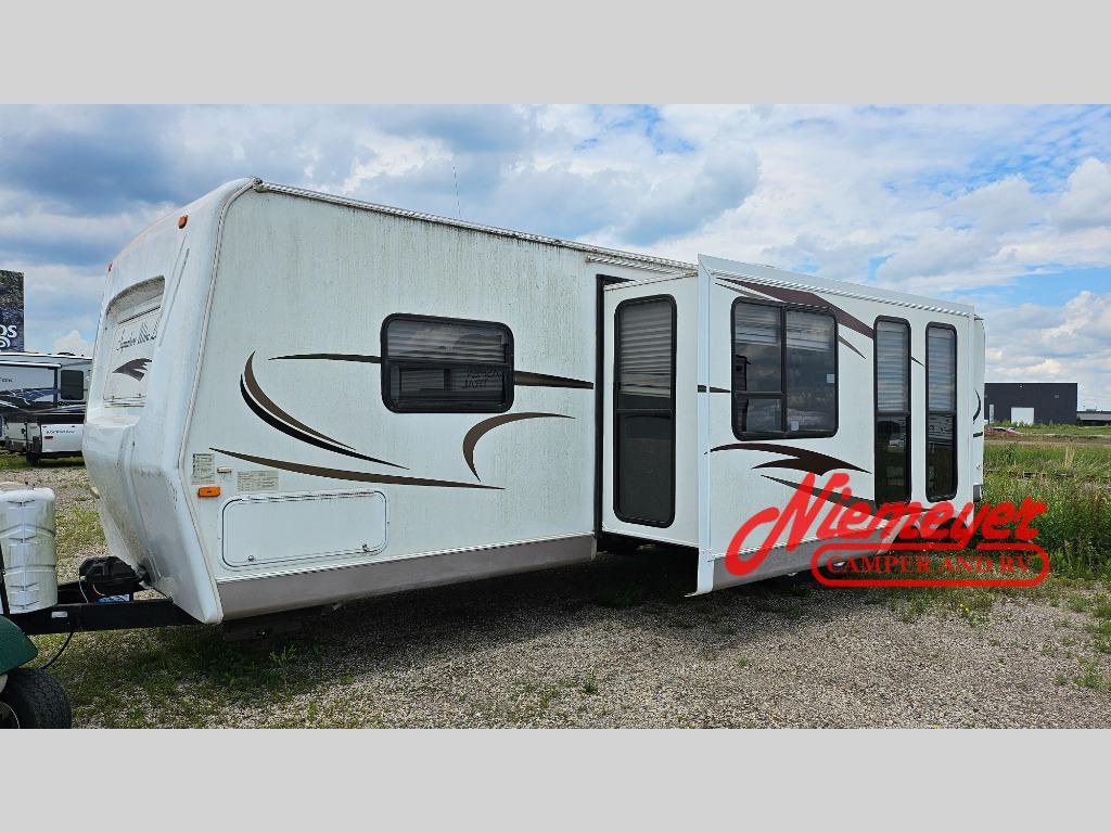2010 Forest River Rv Rockwood Signature Ultra Lite 8313SS in albertville MN