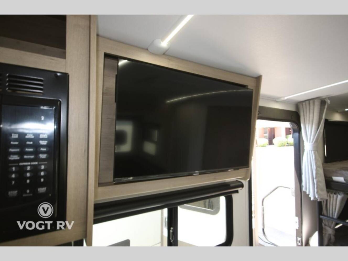 A photo of this 2025 Grand Design Imagine 2470BH