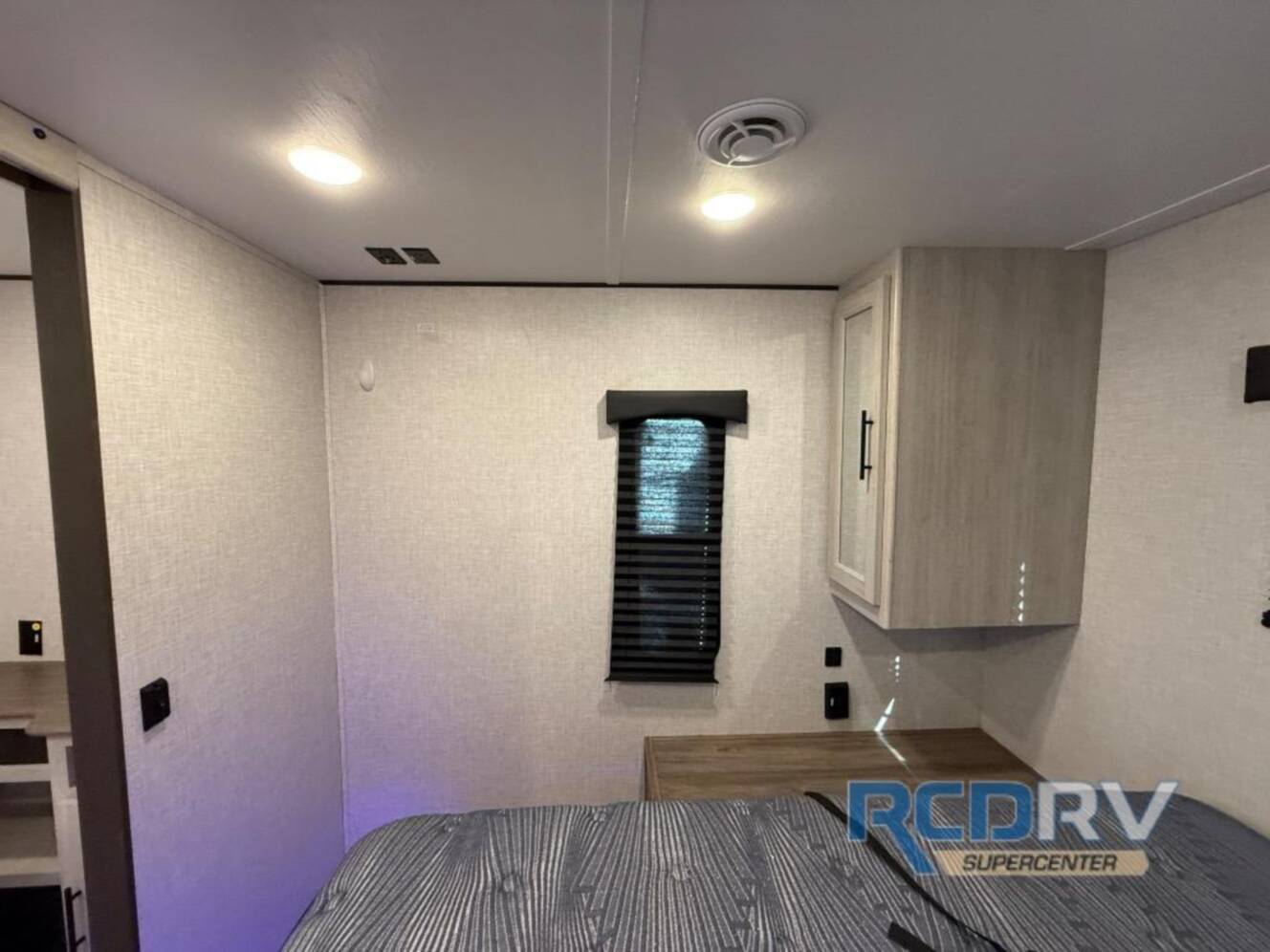 A photo of this 2024 Crossroads Rv Zinger Lite ZR259FL