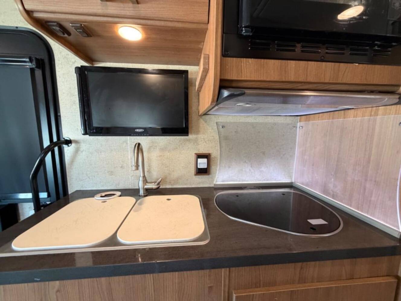 A photo of this 2015 Itasca Navion 24V