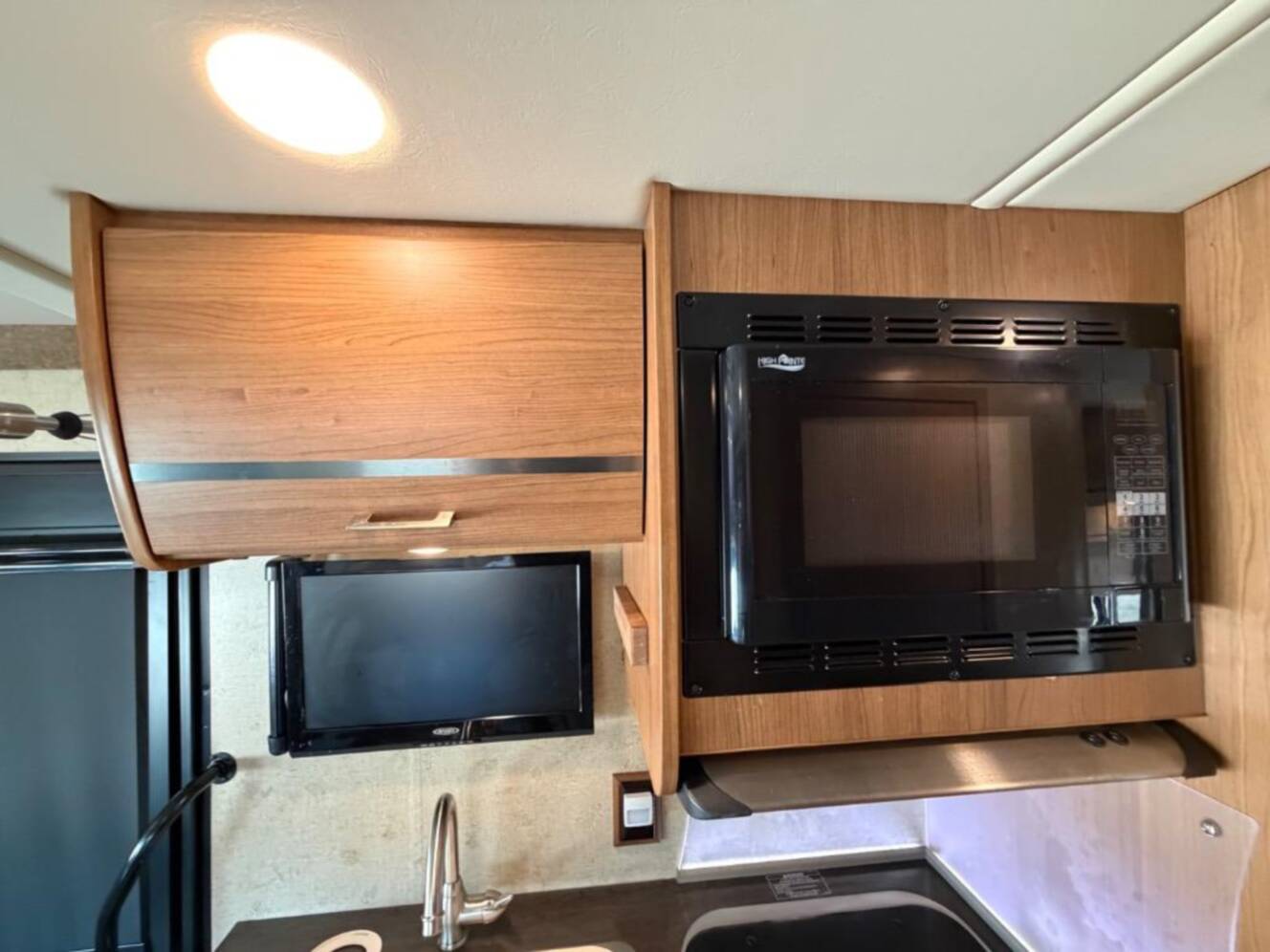 A photo of this 2015 Itasca Navion 24V