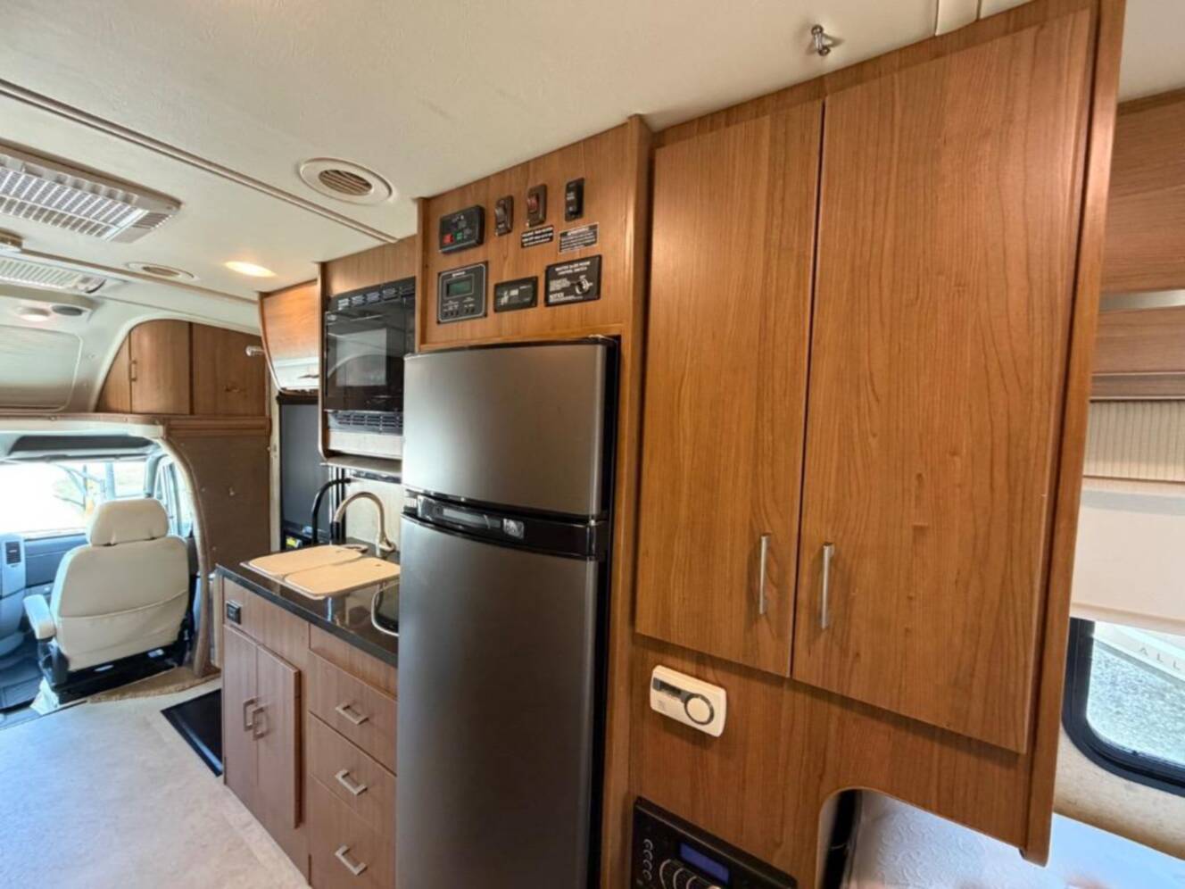 A photo of this 2015 Itasca Navion 24V