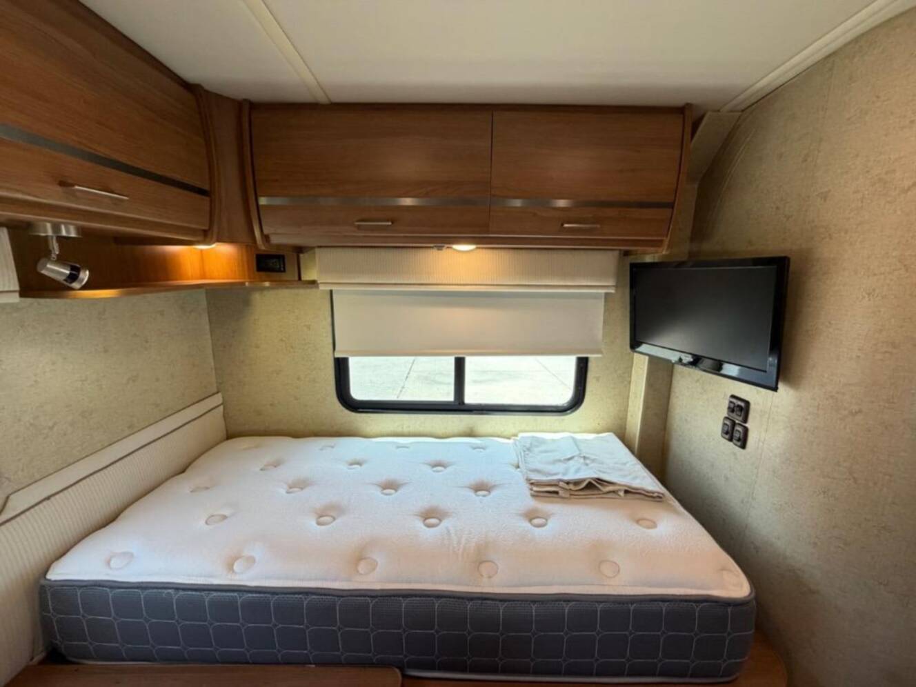 A photo of this 2015 Itasca Navion 24V
