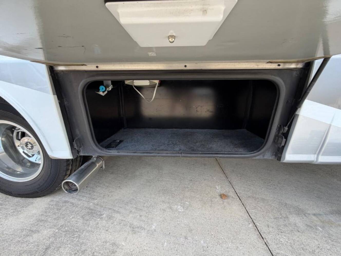 A photo of this 2015 Itasca Navion 24V