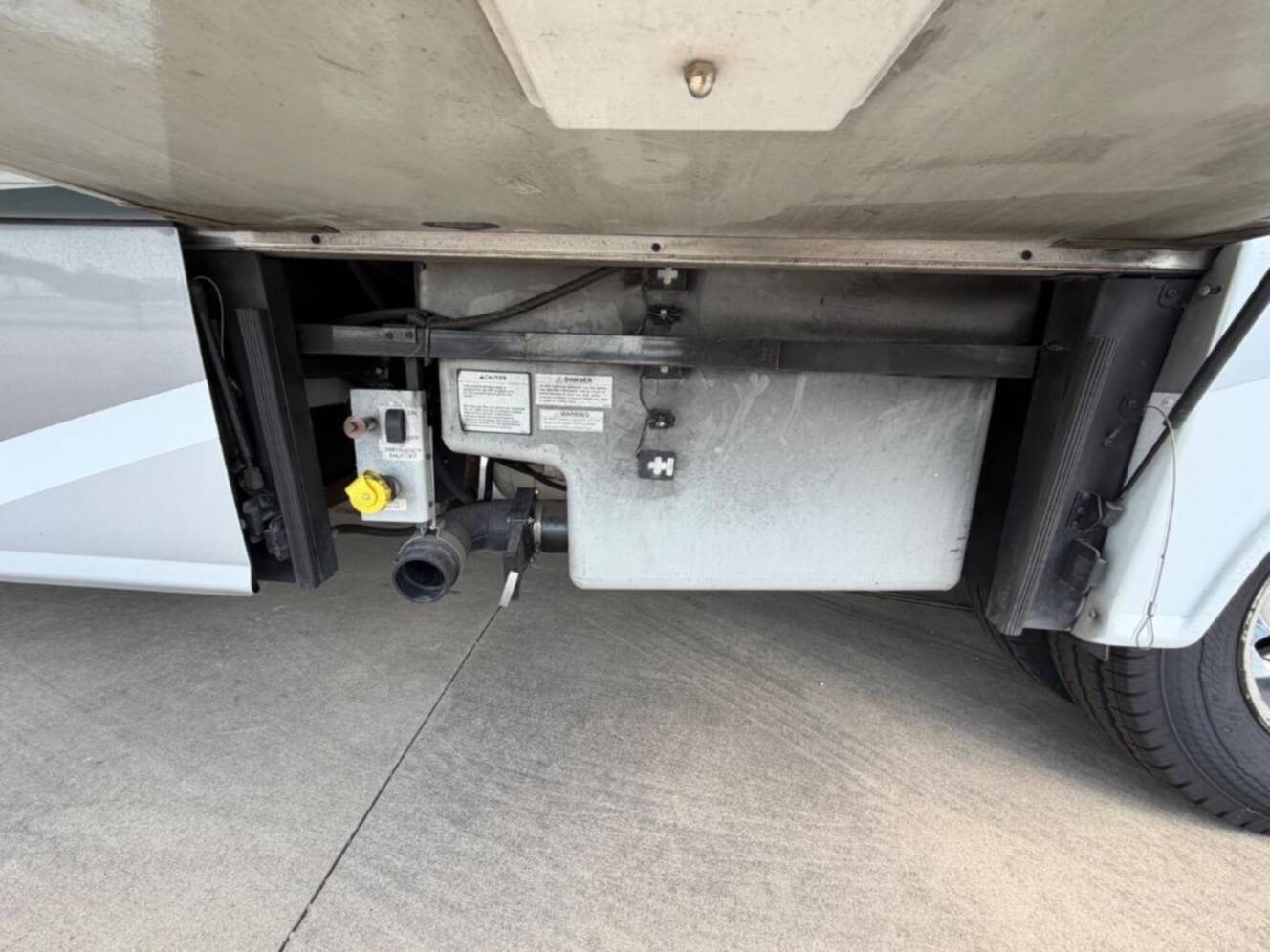 A photo of this 2015 Itasca Navion 24V