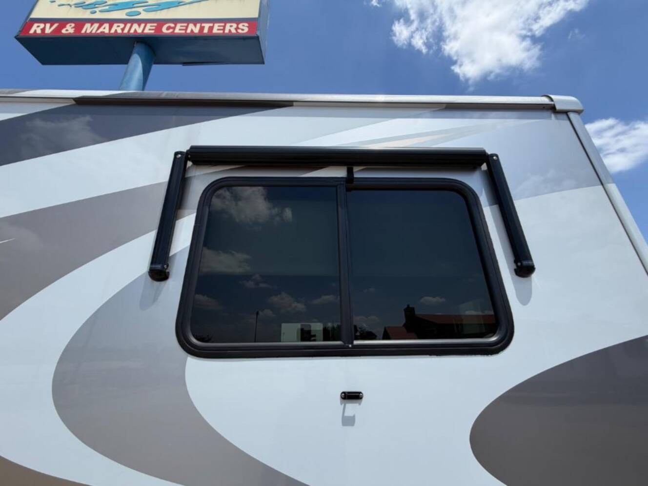 A photo of this 2015 Itasca Navion 24V