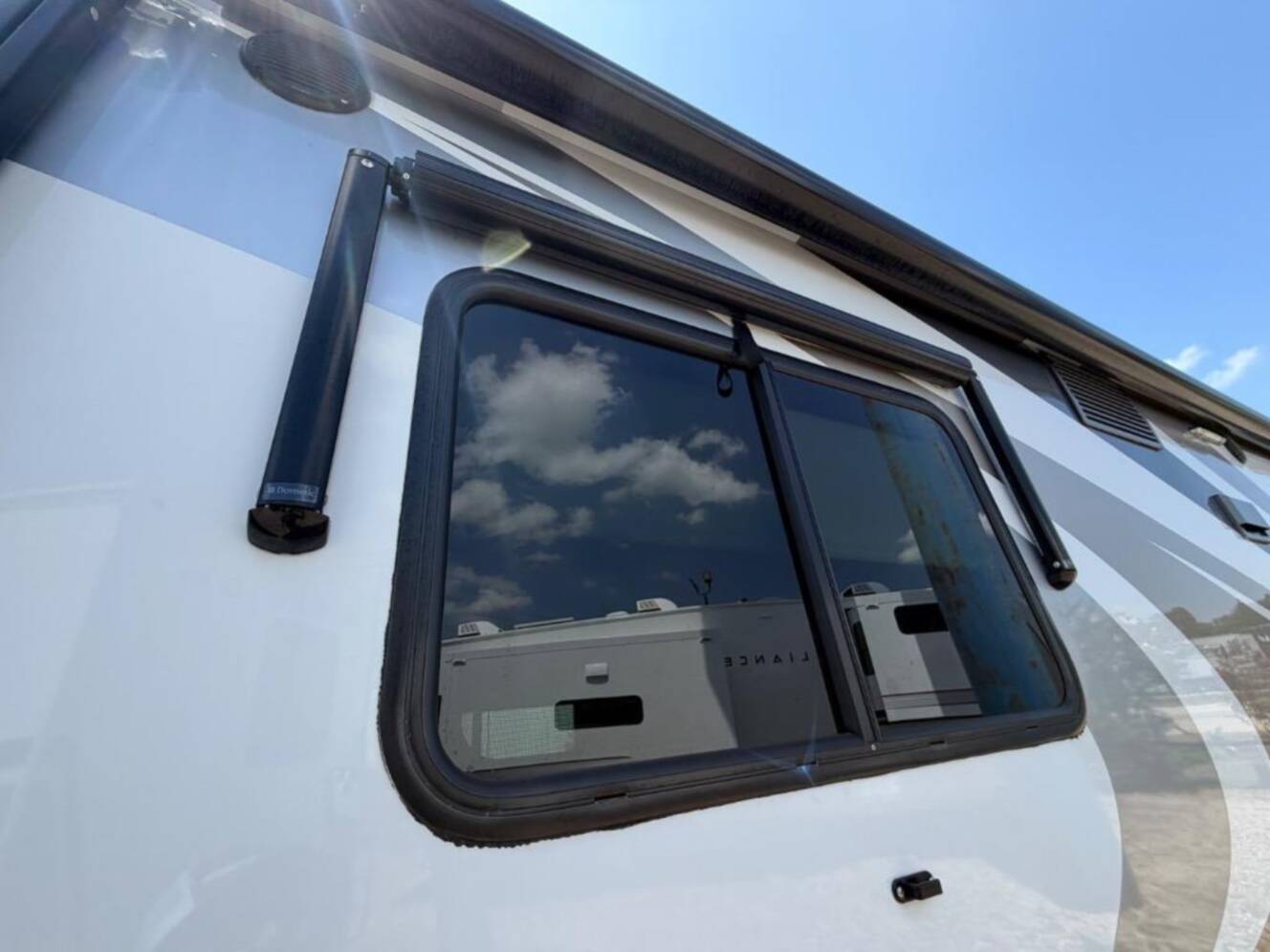 A photo of this 2015 Itasca Navion 24V