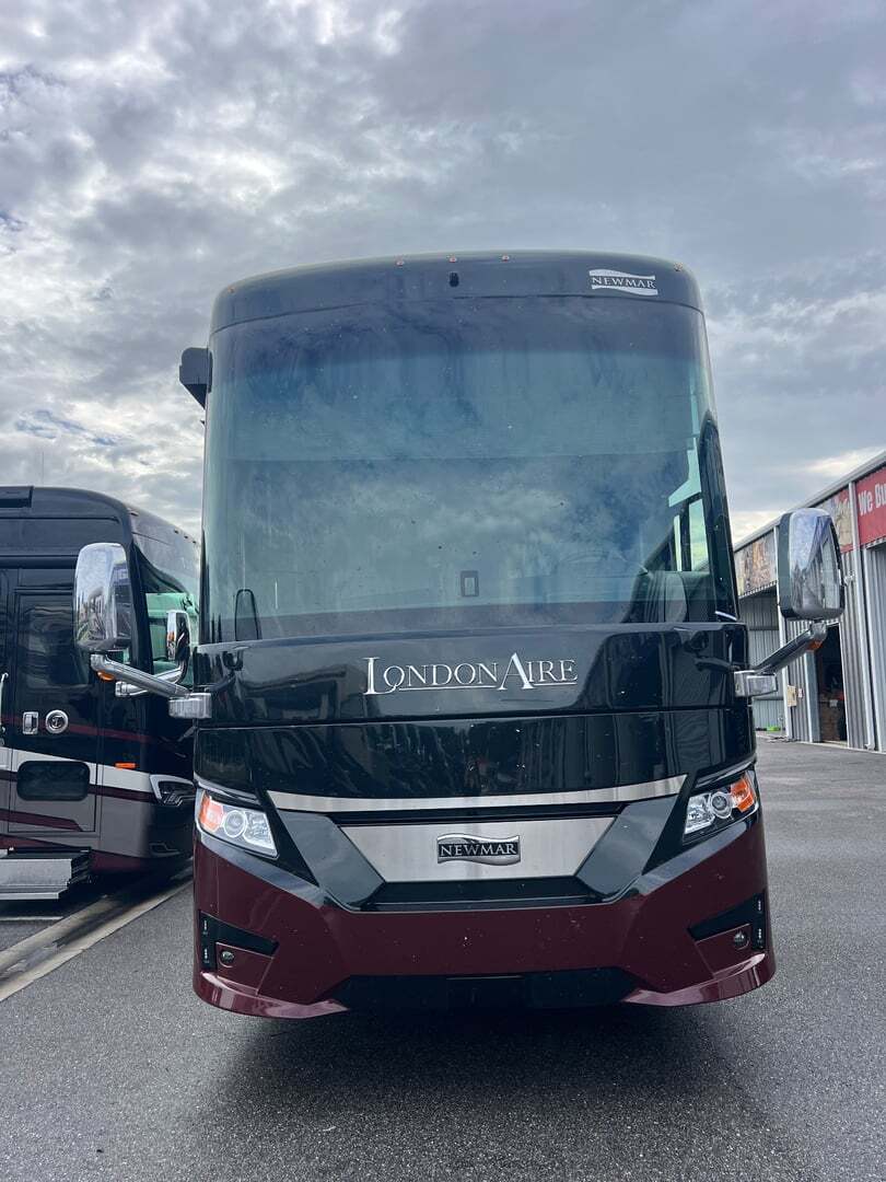2023 Newmar London Aire 4521 in seffner FL
