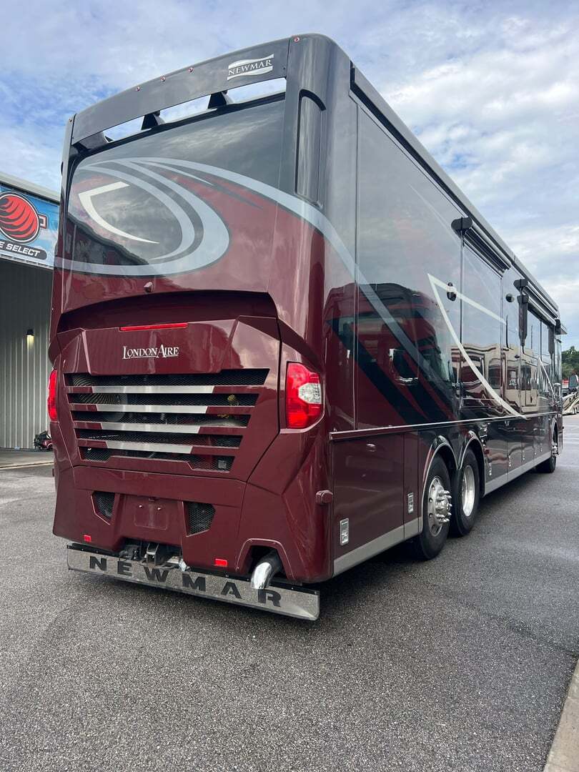 2023 Newmar London Aire 4521 in seffner FL