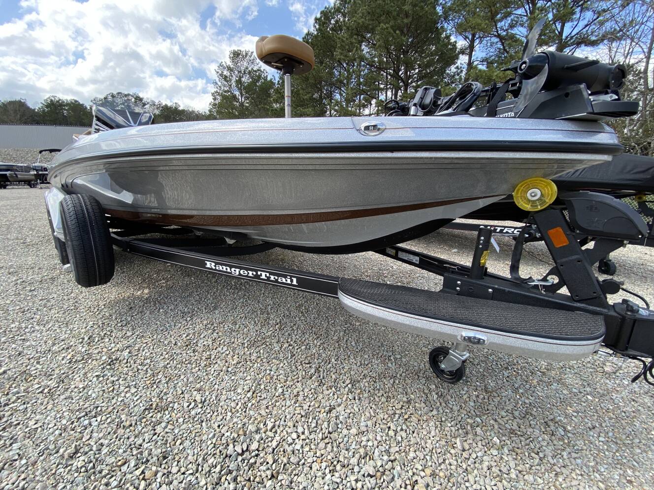 A photo of this 2026 Ranger Boats Z Comanche® Z520R Ultra