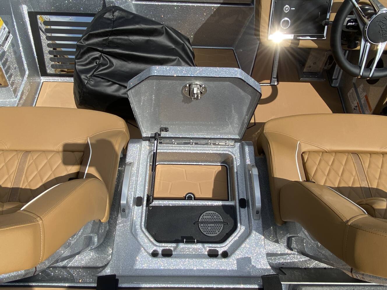 A photo of this 2026 Ranger Boats Z Comanche® Z520R Ultra