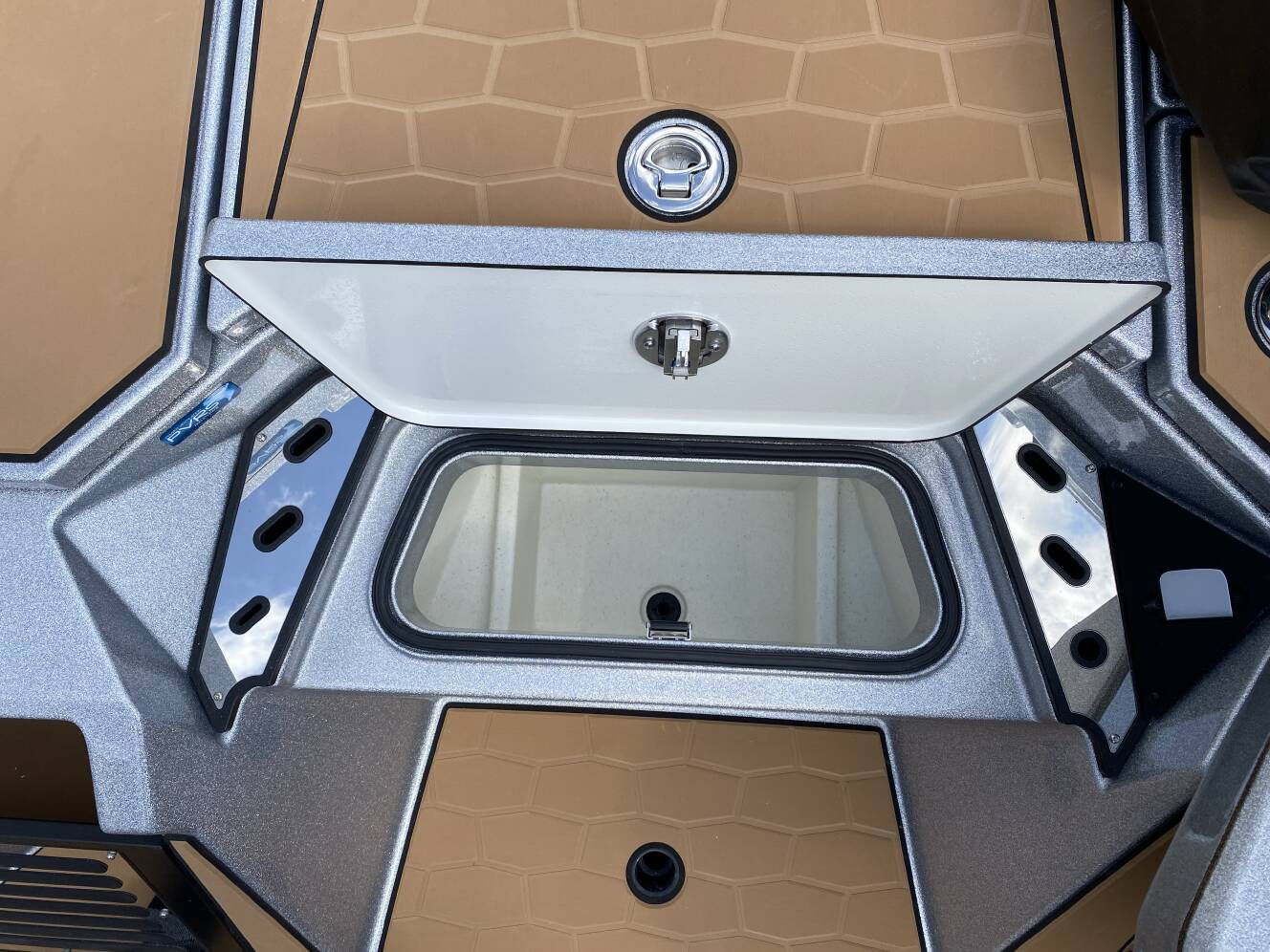 A photo of this 2026 Ranger Boats Z Comanche® Z520R Ultra