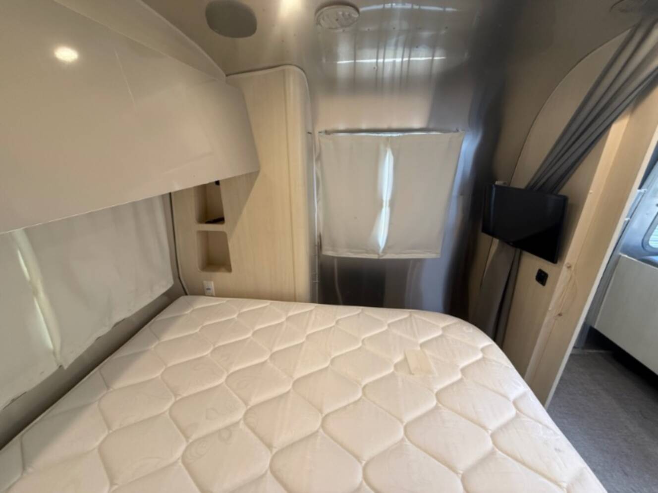 A photo of this 2022 Airstream Flying Cloud 30FB Bunk