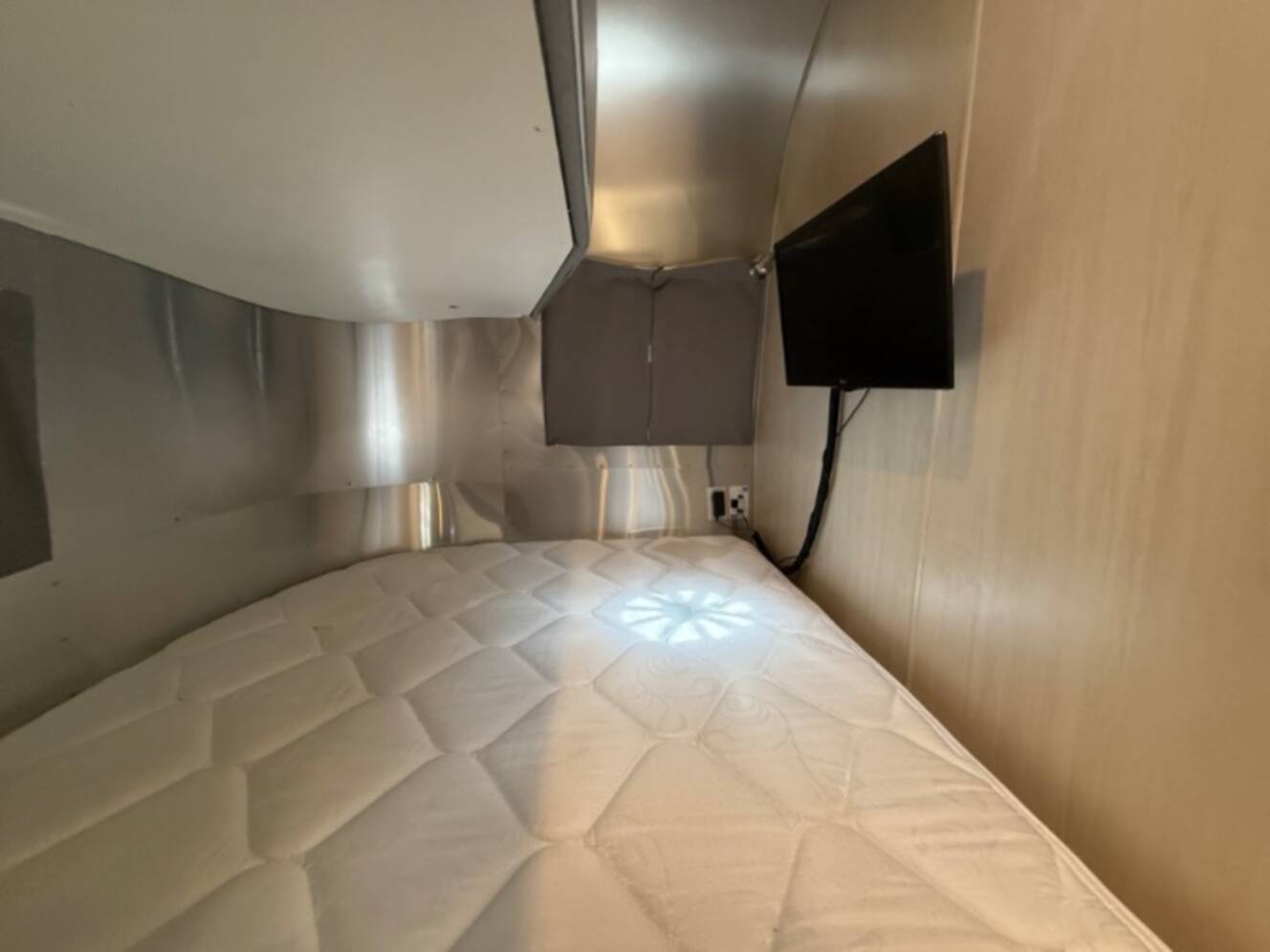 A photo of this 2022 Airstream Flying Cloud 30FB Bunk