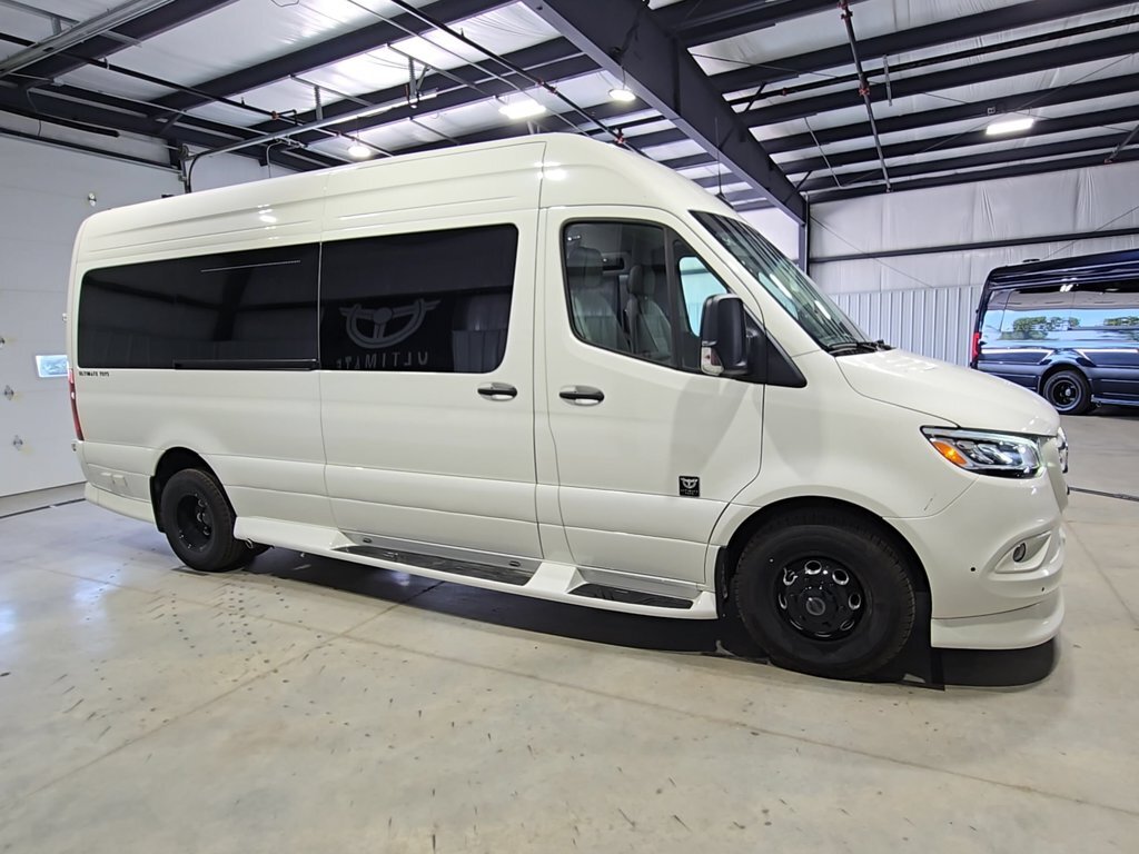 2027 Ultimate Toys COACH 170 STD in loveland OH