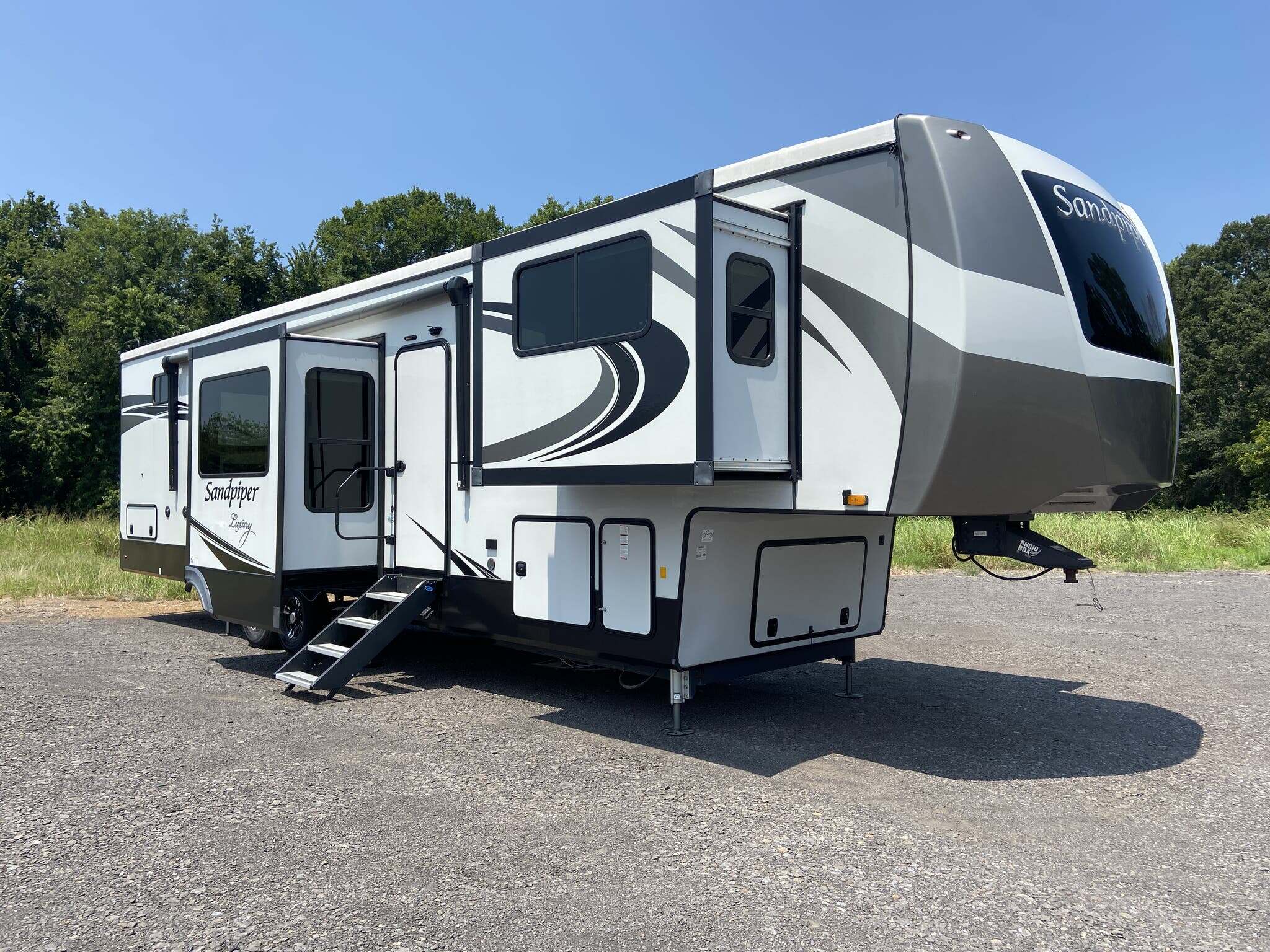 2022 Forest River Sandpiper Luxury 391FLRB RV
