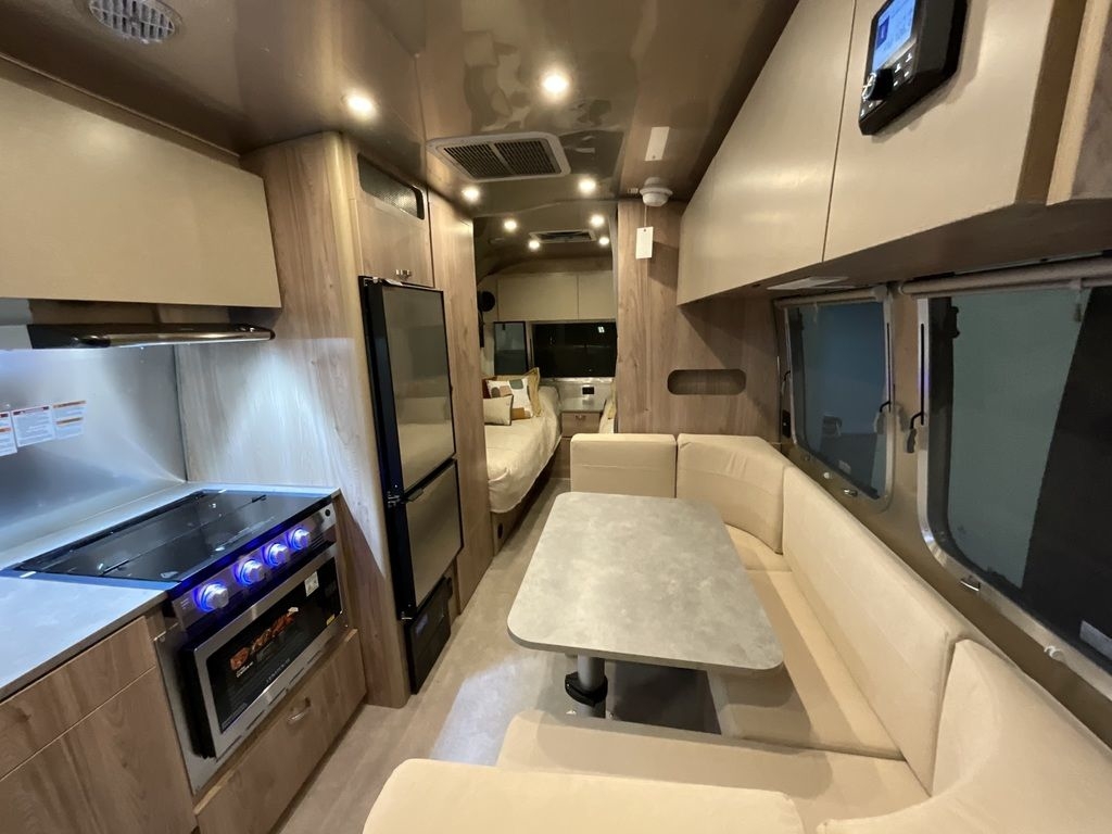 2027 Airstream Flying Cloud 23FB RV