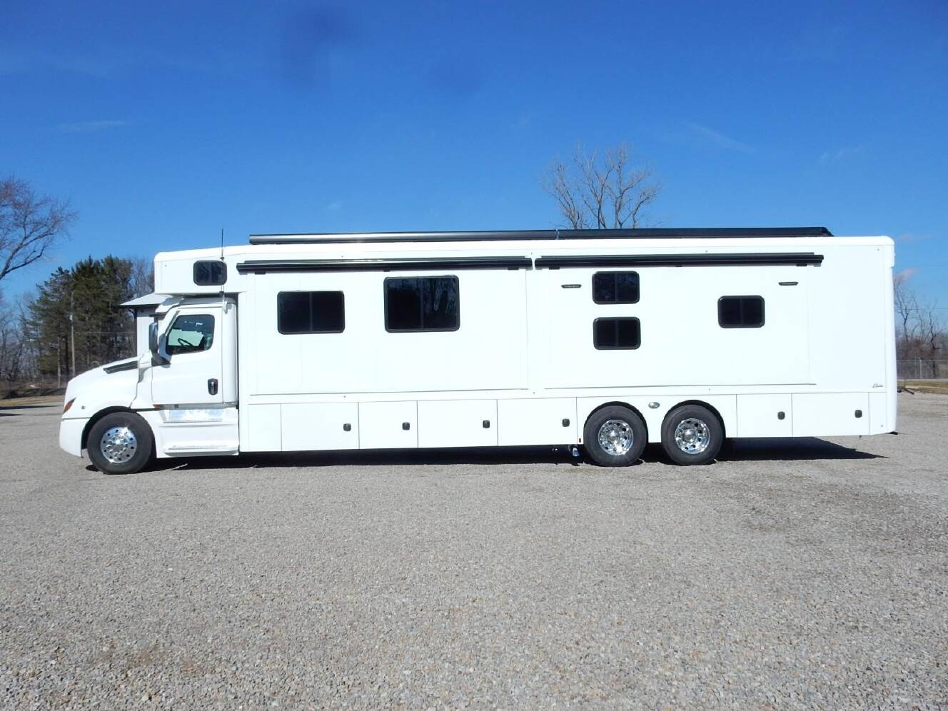 A photo of this 2027 Show Hauler SH1377T1-36