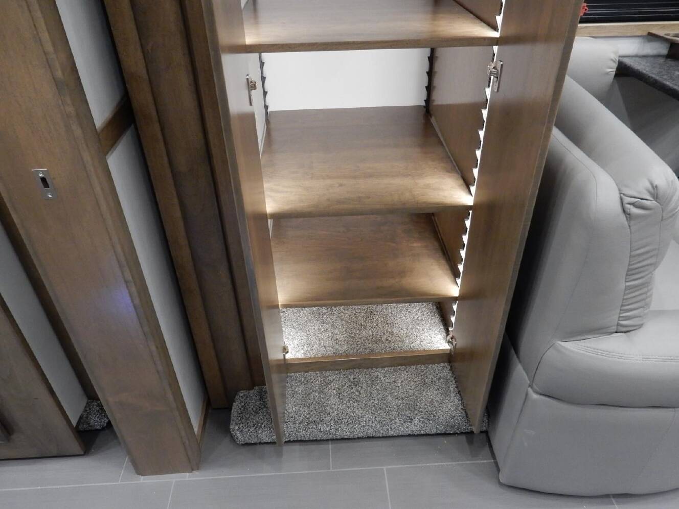 A photo of this 2027 Show Hauler SH1377T1-36