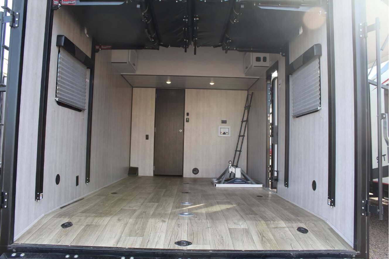 A photo of this 2024 Genesis Supreme GENESIS GCK405