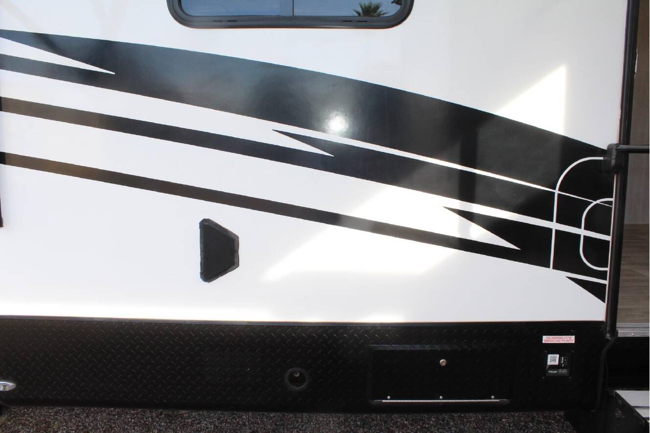 A photo of this 2024 Genesis Supreme GENESIS GCK405