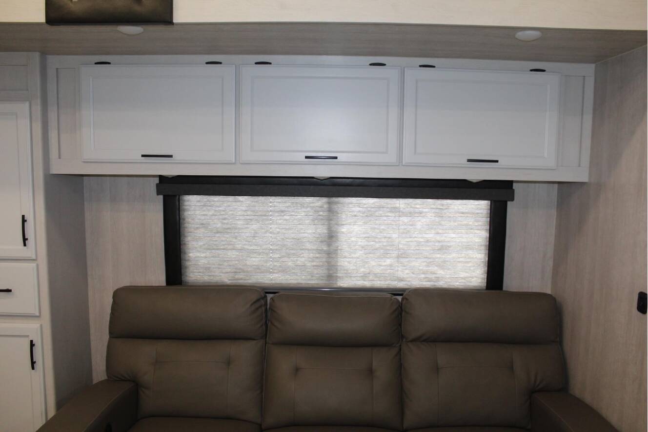 A photo of this 2024 Genesis Supreme GENESIS GCK405