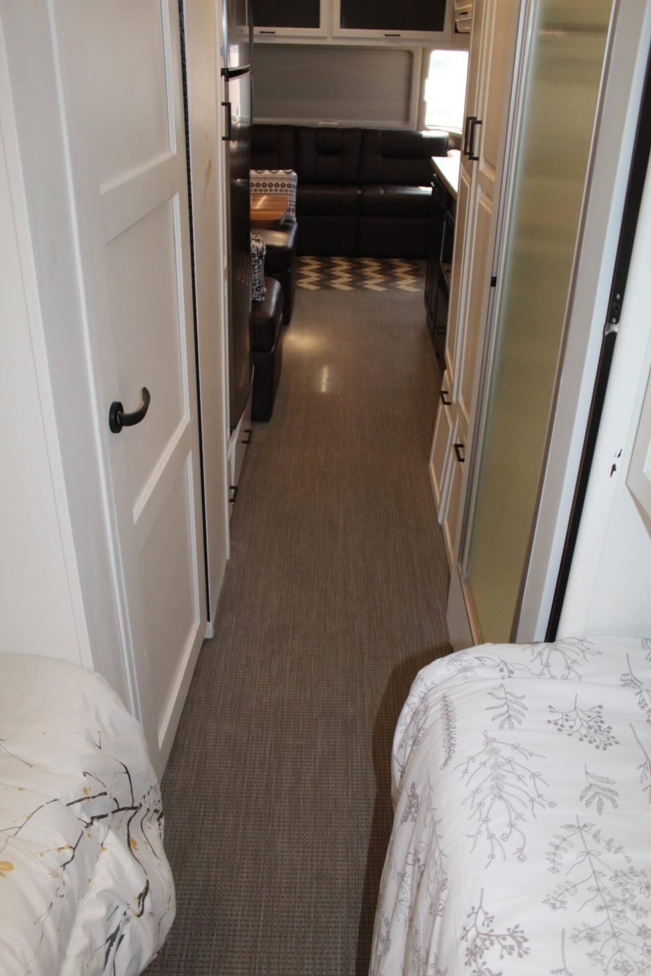 A photo of this 2017 Airstream CLASSIC 30RB