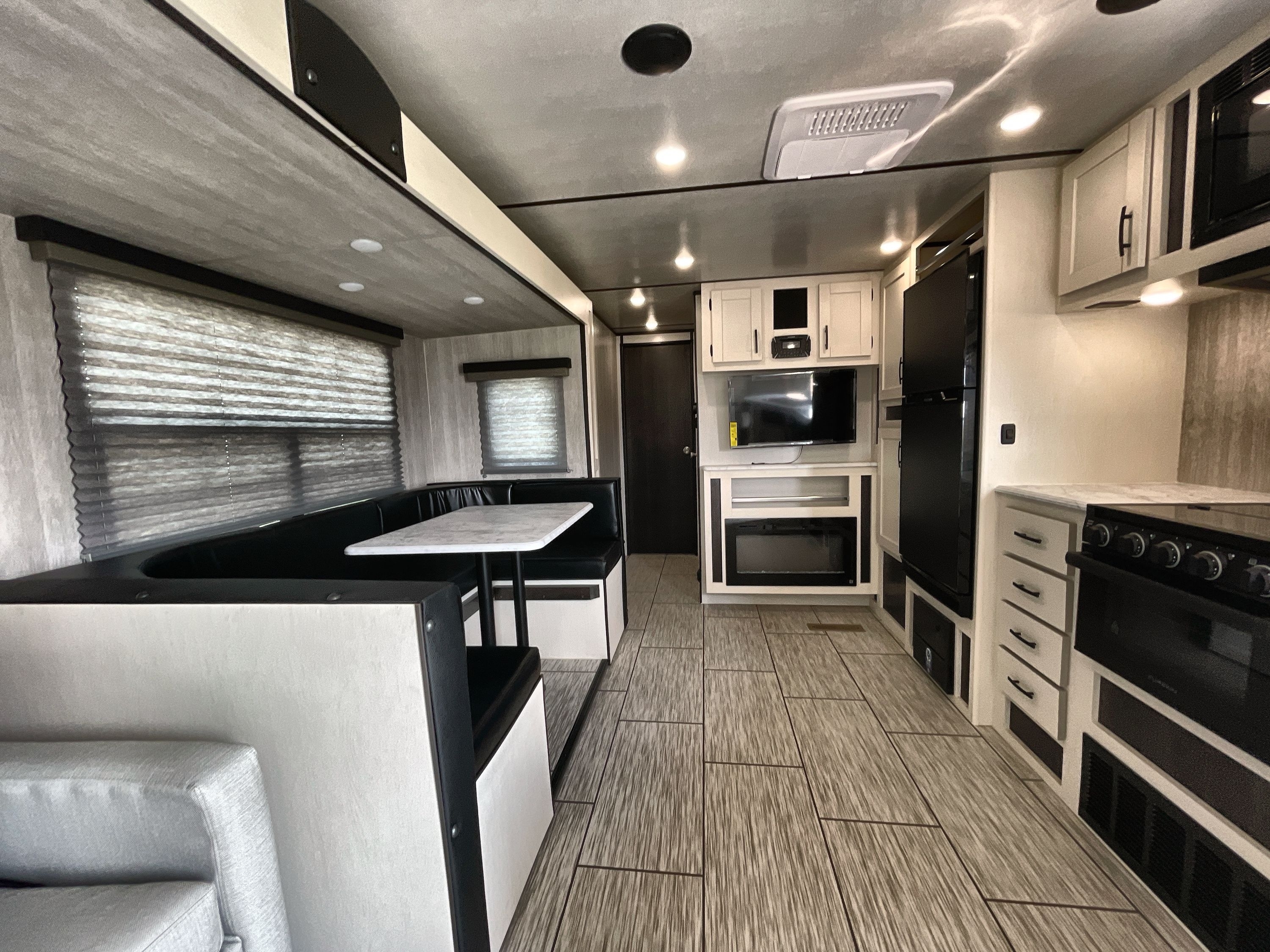 2023 Genesis Supreme NORTHLAND LIMITED 27RLS in hugo MN