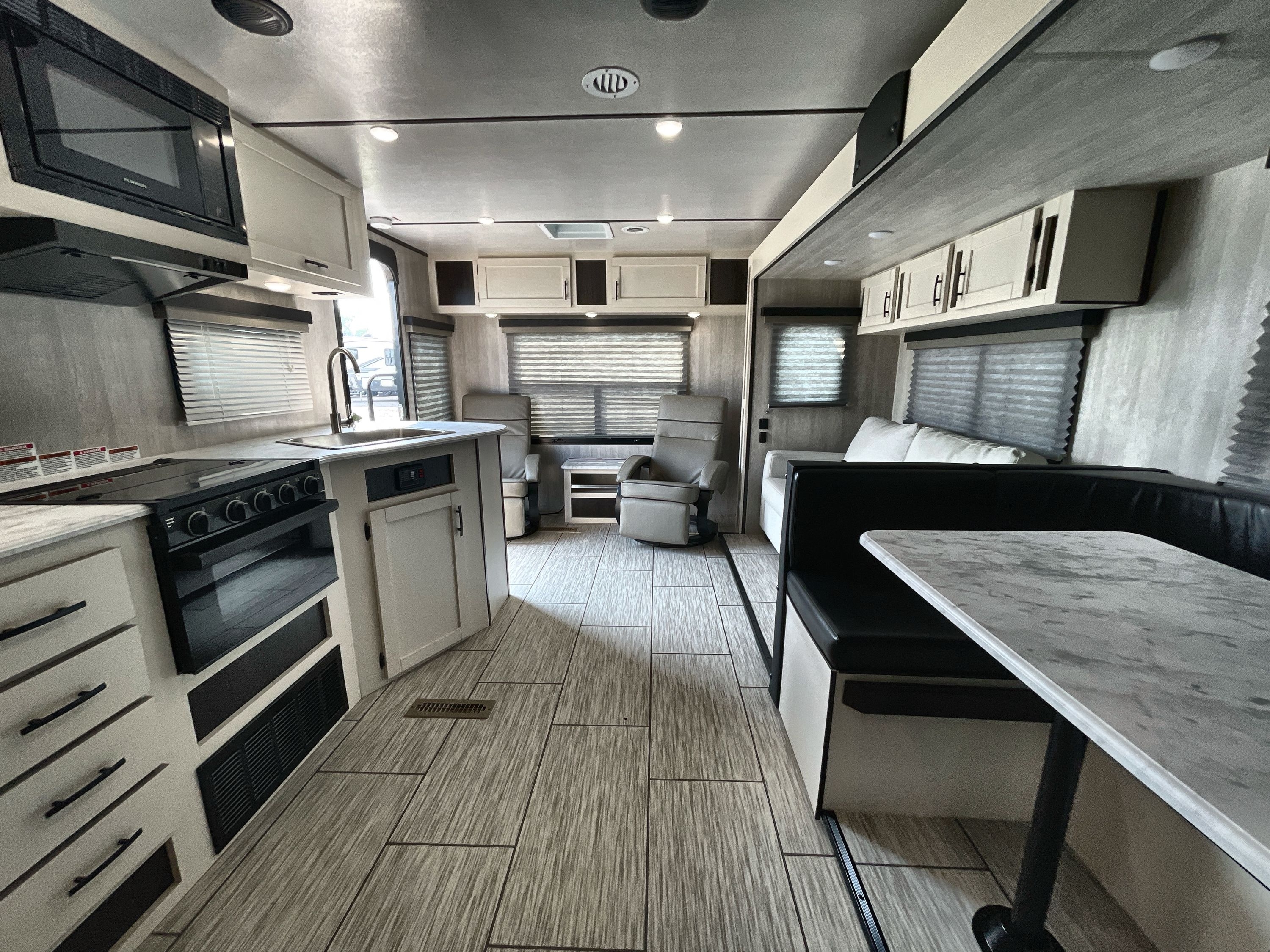 2023 Genesis Supreme NORTHLAND LIMITED 27RLS in hugo MN