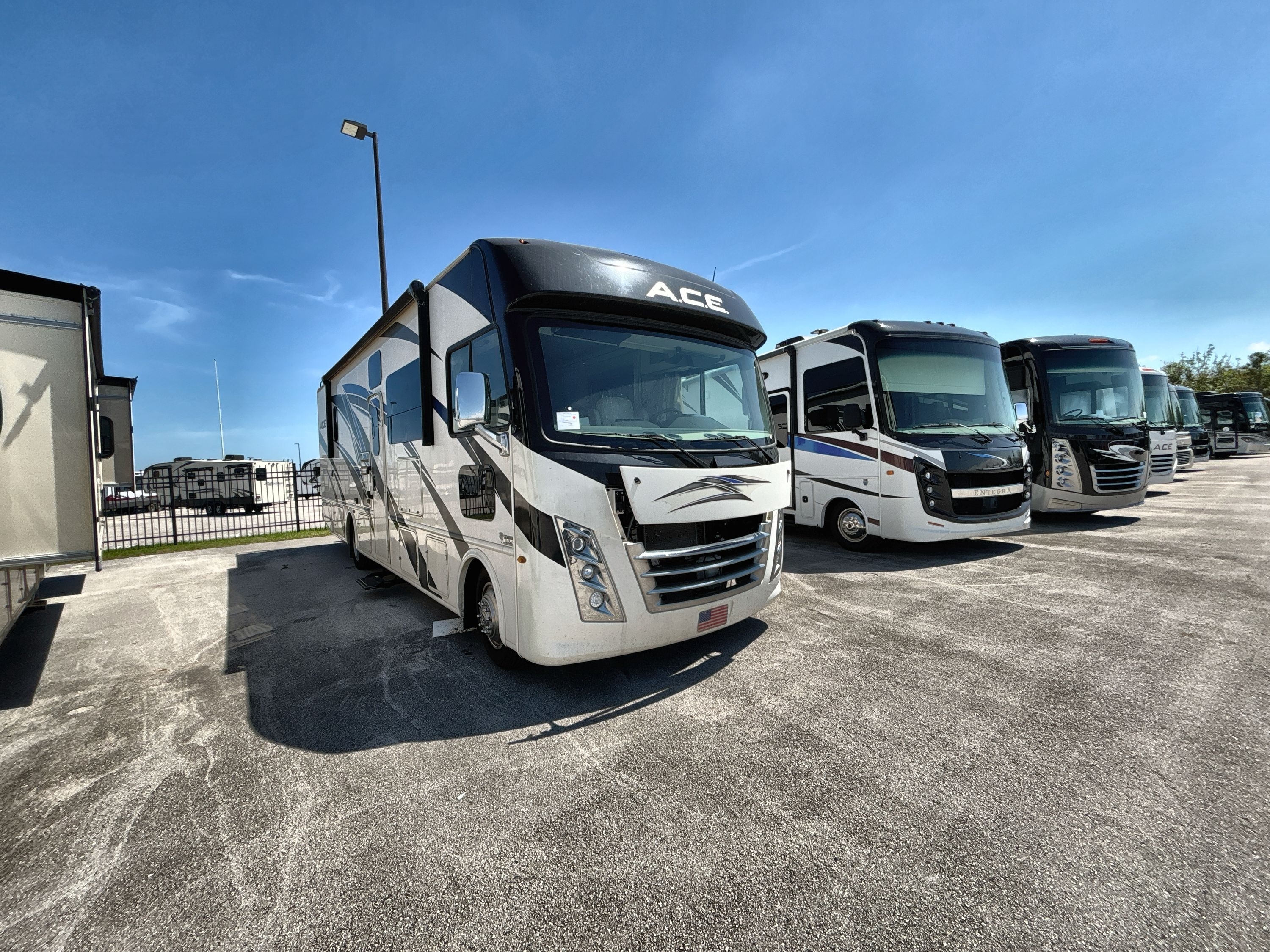 2021 Thor ACE 32.3 RV